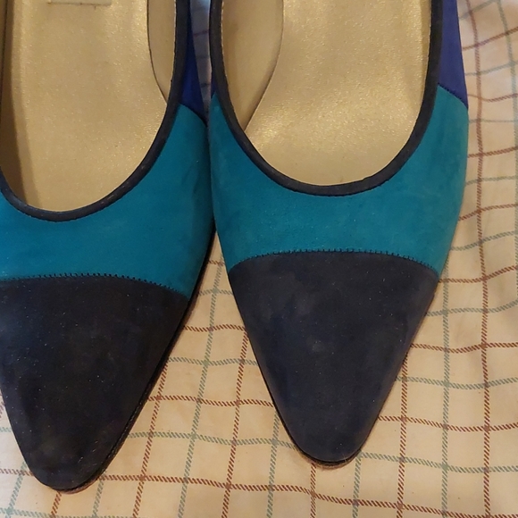 Shoes - Picture 2 of 9